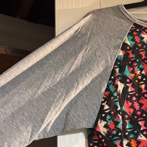 Lula Roe Randy Colorful Geometric Pattern Raglan Shirt Randy - Picture 2 of 5